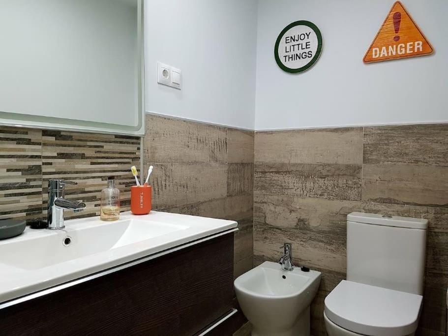 Beautiful Apartment In La Carihuela, Torremolinos Dış mekan fotoğraf