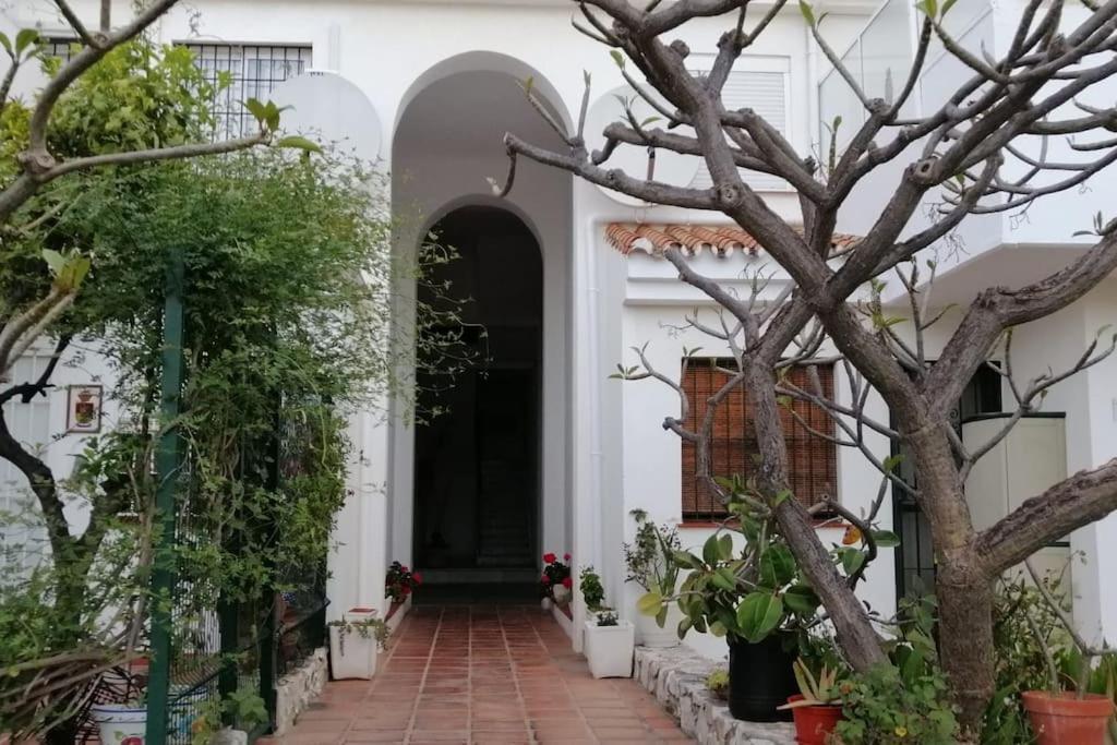 Beautiful Apartment In La Carihuela, Torremolinos Dış mekan fotoğraf