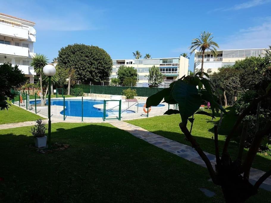 Beautiful Apartment In La Carihuela, Torremolinos Dış mekan fotoğraf