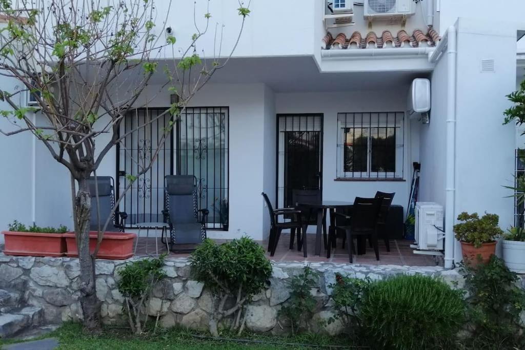 Beautiful Apartment In La Carihuela, Torremolinos Dış mekan fotoğraf